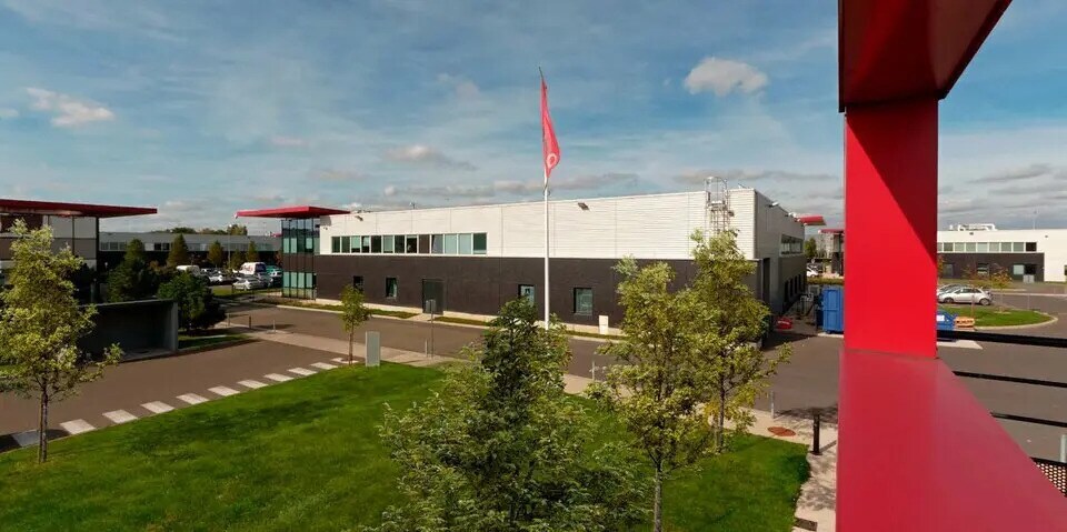 Local d’activités dans La Courneuve à louer - Photo de l’immeuble – Image 2 sur 3