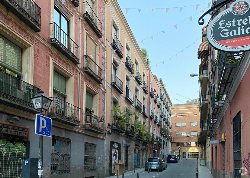Immeuble residentiel dans Madrid, Madrid à vendre - Photo de l’immeuble – Image 2 sur 2