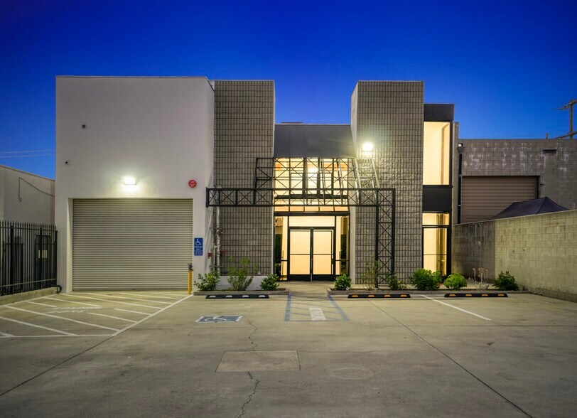 323 Mira Loma Ave, Glendale, CA à louer - Photo de l’immeuble – Image 3 sur 32