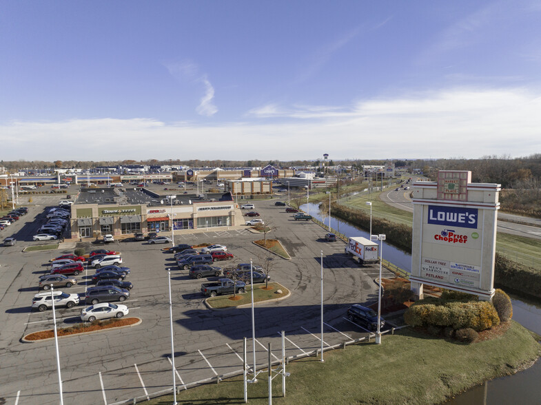 5701-5849 E Circle Dr, Clay, NY à louer - Photo de l’immeuble – Image 3 sur 6