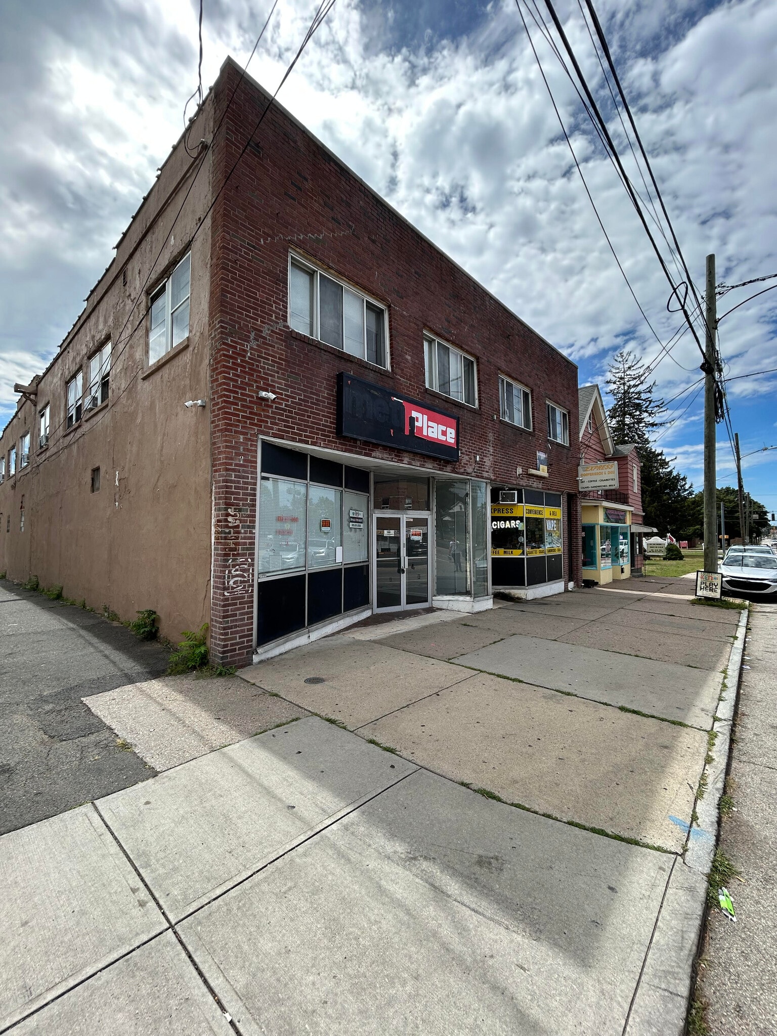 715-717 Burnside Ave, East Hartford, CT à louer Photo de l’immeuble– Image 1 sur 10