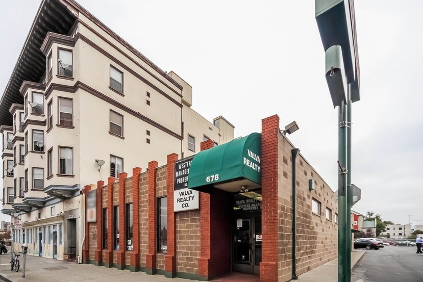 678 14th St, Oakland, CA à vendre - Photo de l’immeuble – Image 3 sur 18