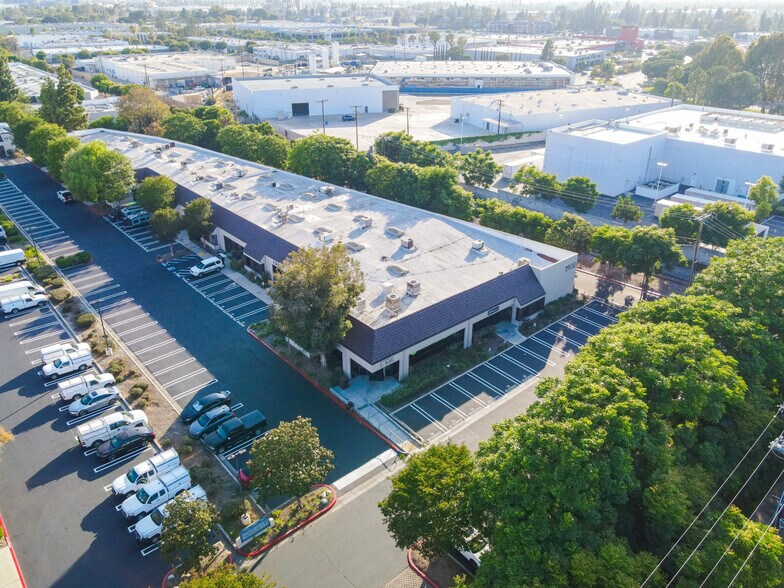 1900 E Warner Ave, Santa Ana, CA à vendre - Photo de l’immeuble – Image 3 sur 12