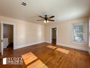 821 N Locust St, Denton, TX à louer Photo intérieure– Image 1 sur 6