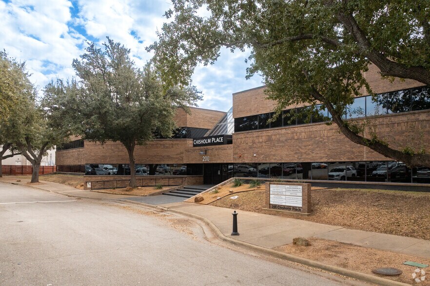 200 Chisholm Pl, Plano, TX à louer - Photo de l’immeuble – Image 1 sur 20