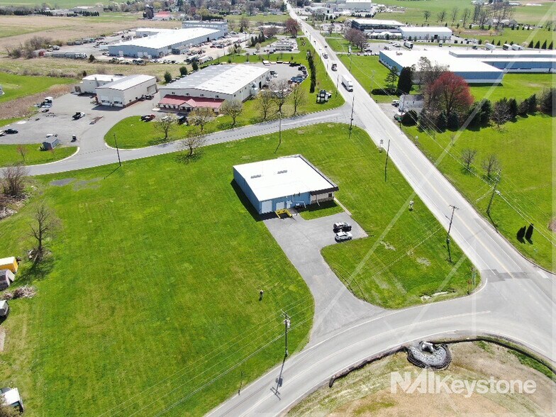 949 Poplar Rd, Honey Brook, PA à louer - Photo de l’immeuble – Image 2 sur 5