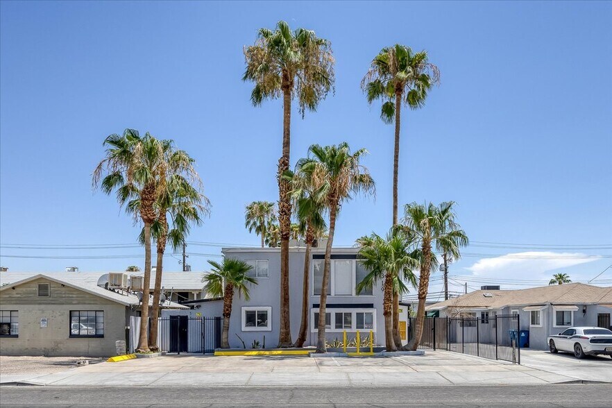 319 S 10th St, Las Vegas, NV à vendre - Photo de l’immeuble – Image 2 sur 24