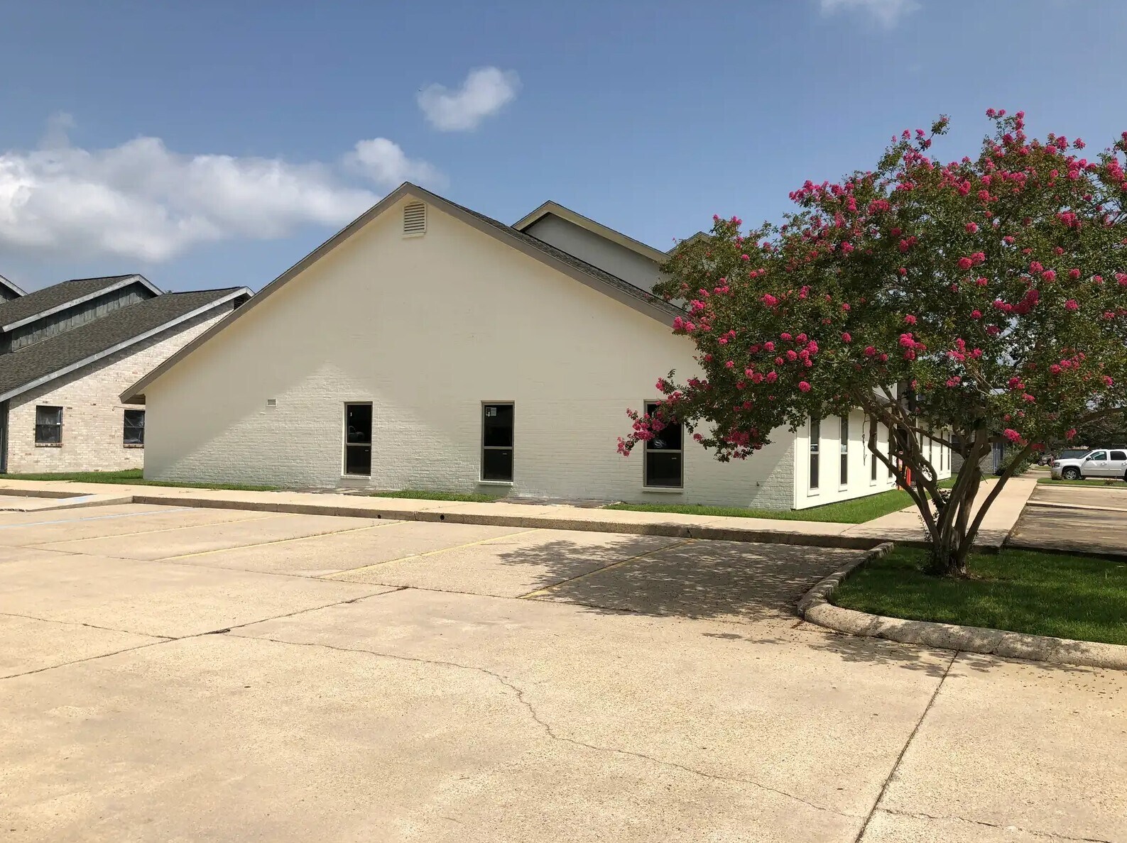 1068 E Worthy St, Gonzales, LA à louer Photo de l’immeuble– Image 1 sur 7