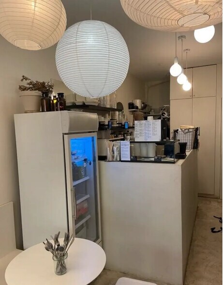 Local commercial dans Paris à louer - Photo de l’immeuble – Image 1 sur 2