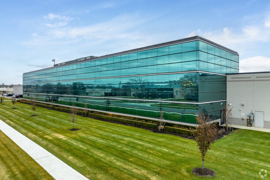 164 Indusco Ct, Troy, MI à louer - Photo de l’immeuble – Image 2 sur 9