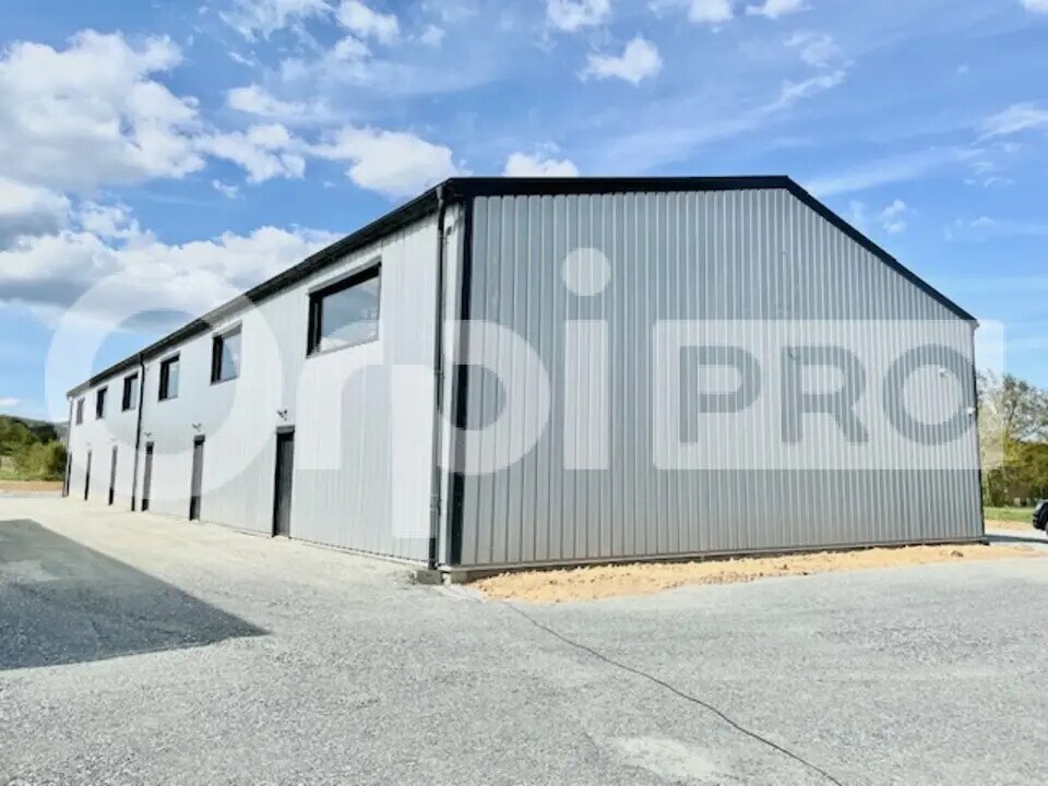 Industriel/Logistique dans Frontenas à louer Photo de l’immeuble– Image 1 sur 12