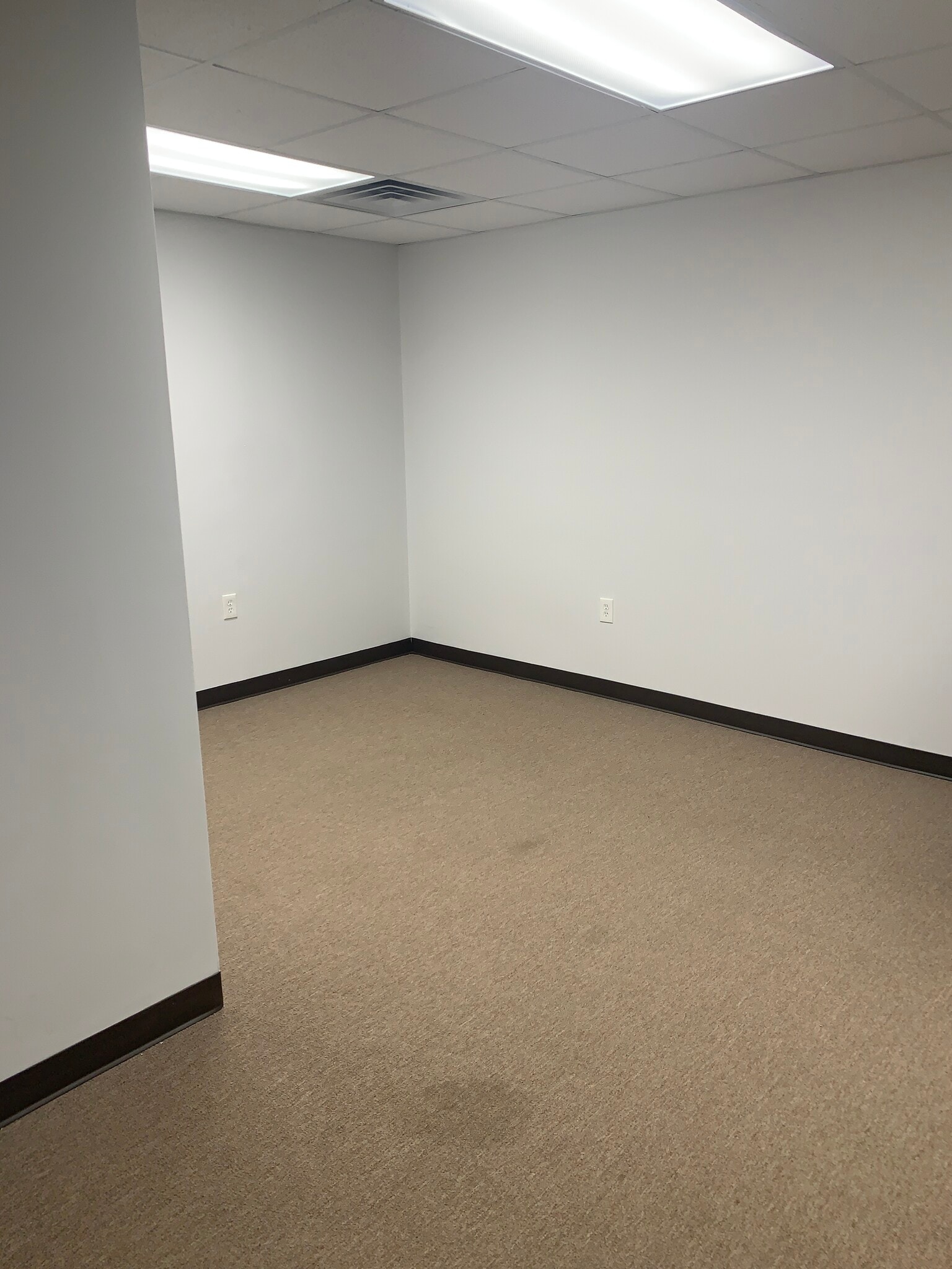 107 Imperial Blvd, Hendersonville, TN à louer Photo de l’immeuble– Image 1 sur 9