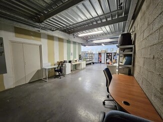 Plus de détails pour Local d’activités à vendre