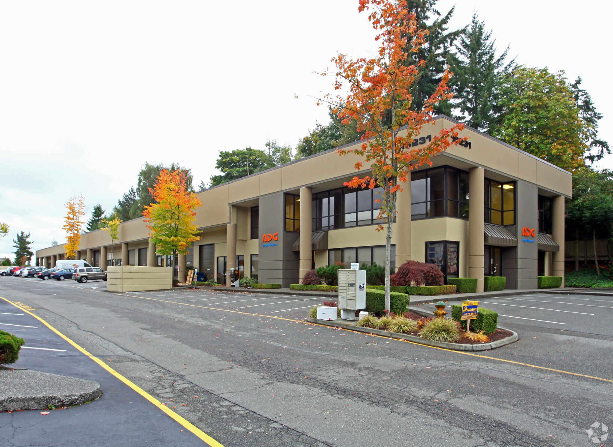 19231 36th Ave W, Lynnwood, WA à louer Photo principale– Image 1 sur 7