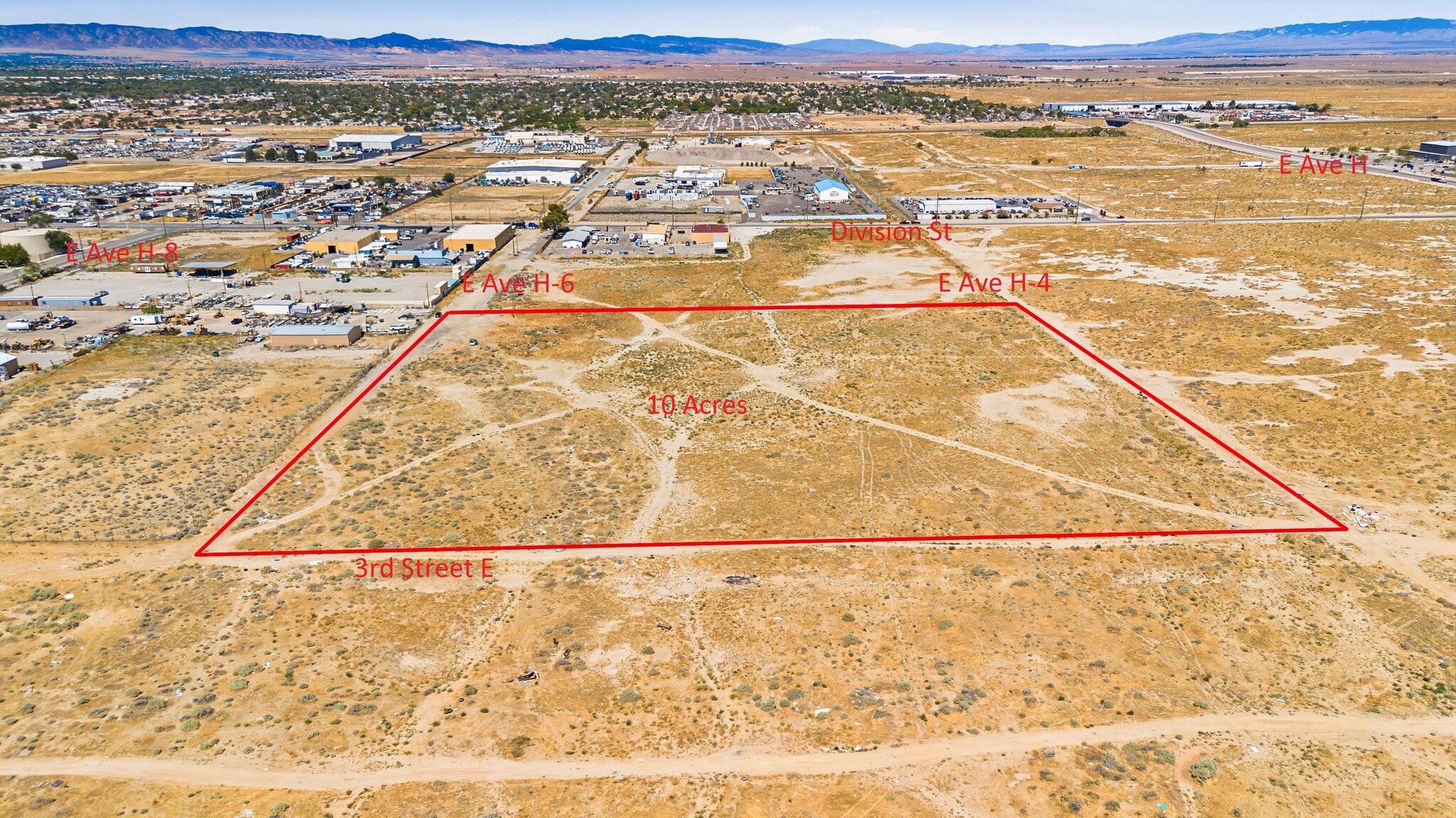 Division St/E Ave H4, Lancaster, CA à vendre Photo principale– Image 1 sur 12