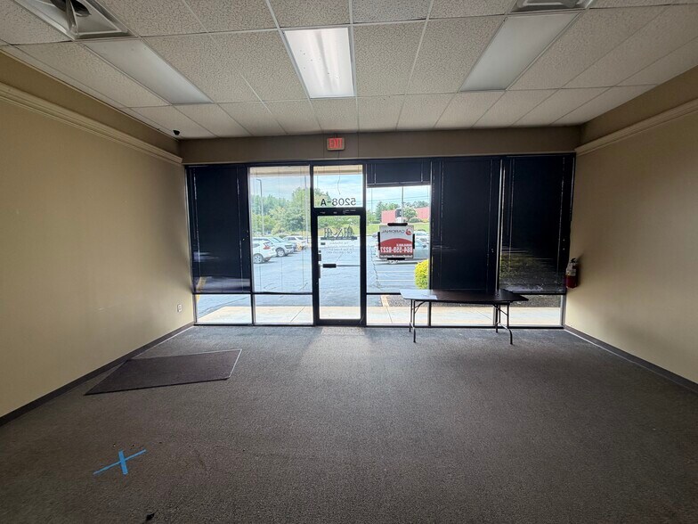 5208 Calhoun Memorial Hwy, Easley, SC à louer - Photo de l’immeuble – Image 3 sur 26