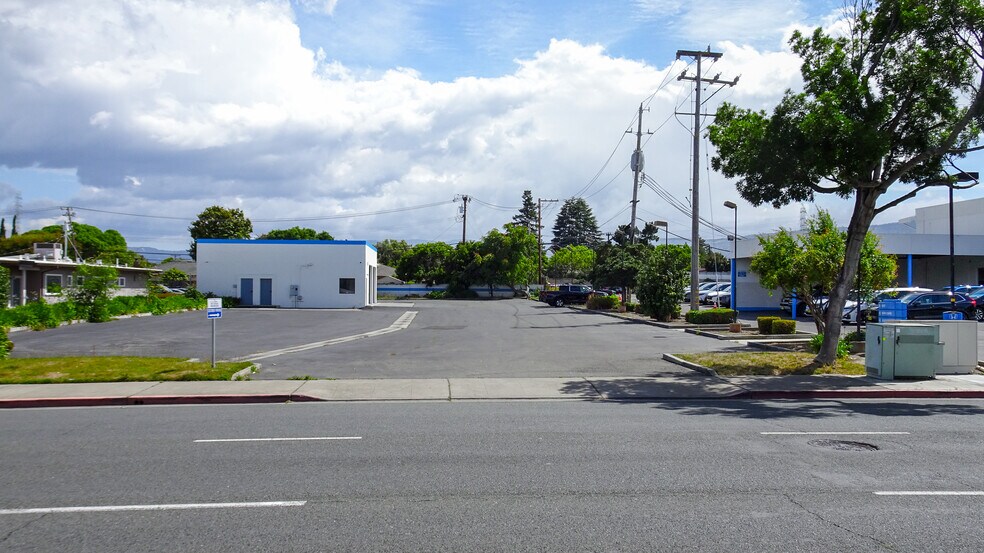 1044 W El Camino Real, Sunnyvale, CA à louer - Photo de l’immeuble – Image 3 sur 8