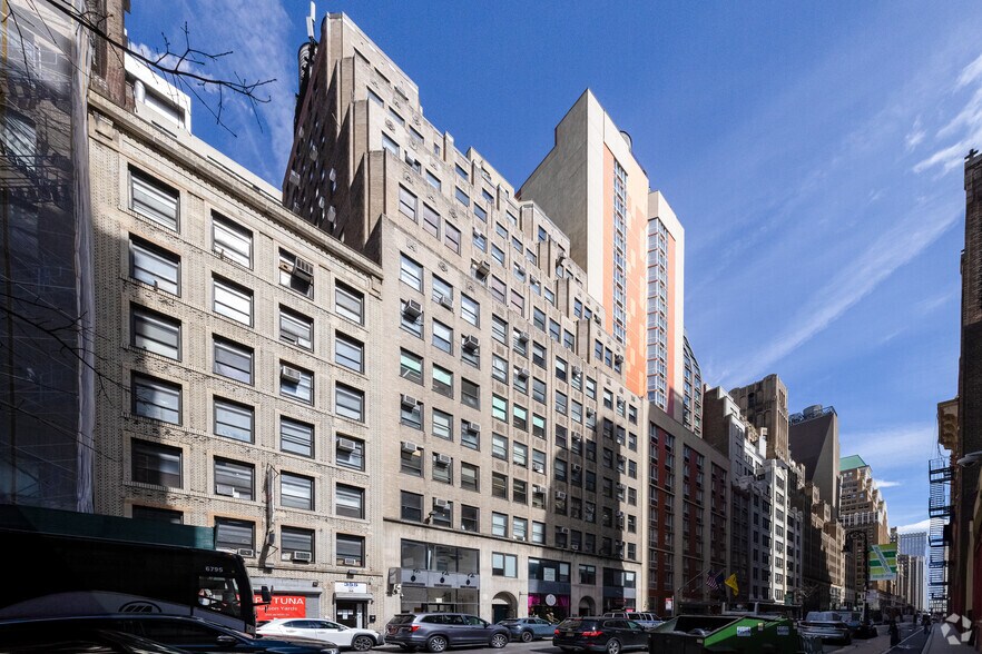 347 W 36th St, New York, NY à louer - Photo de l’immeuble – Image 1 sur 8