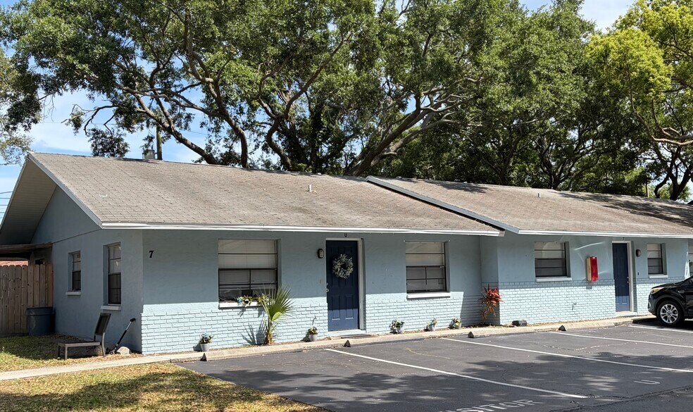950 Beltrees St, Dunedin, FL à vendre - Photo de l’immeuble – Image 2 sur 26