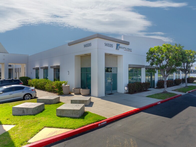 14525 Valley View Ave, Santa Fe Springs, CA à louer - Photo de l’immeuble – Image 2 sur 14