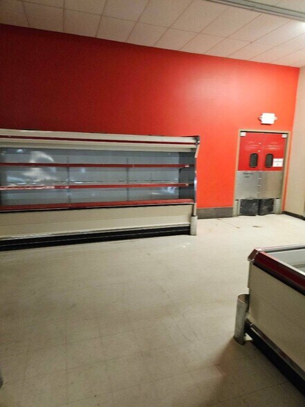 330-390 W Columbus Rd, Corry, PA à louer - Photo intérieure – Image 3 sur 4