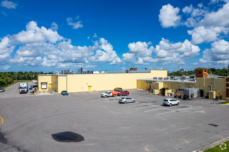 80-112 Hancock Bridge Pky W, Cape Coral, FL à louer - Photo de l’immeuble – Image 3 sur 5