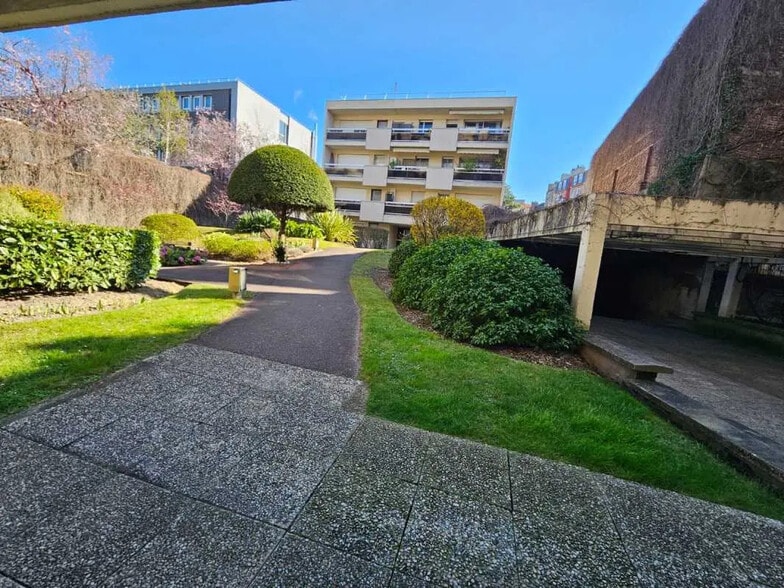 Bureau dans Boulogne-Billancourt à louer - Photo de l’immeuble – Image 1 sur 14