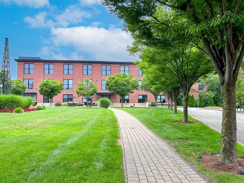 313-317 Iron Horse Way, Providence, RI à louer - Photo de l’immeuble – Image 3 sur 24