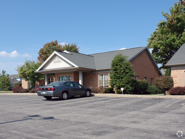 900 Trailwood Dr, Youngstown, OH à vendre - Photo de l’immeuble – Image 2 sur 11