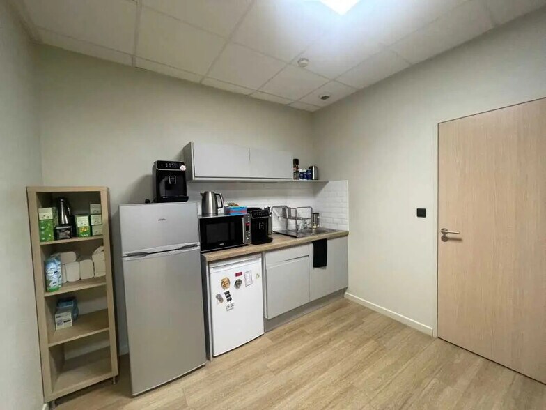 Bureau dans Villeurbanne à louer - Photo de l’immeuble – Image 3 sur 10