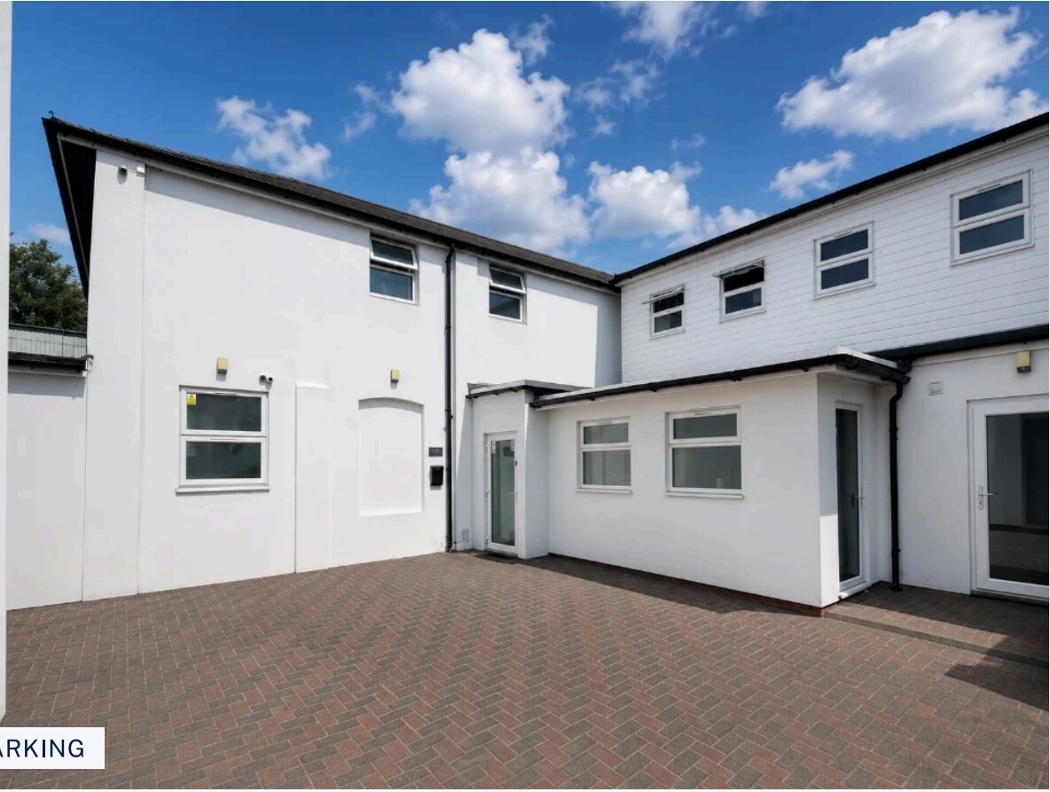 60 Oaklands Park Ave, Ilford à louer Photo de l’immeuble– Image 1 sur 12