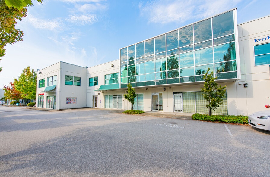 8600 Cambie Rd, Richmond, BC à louer - Photo de l’immeuble – Image 1 sur 9
