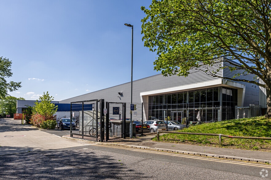 Spitfire Way, Hounslow à louer - Photo principale – Image 2 sur 5