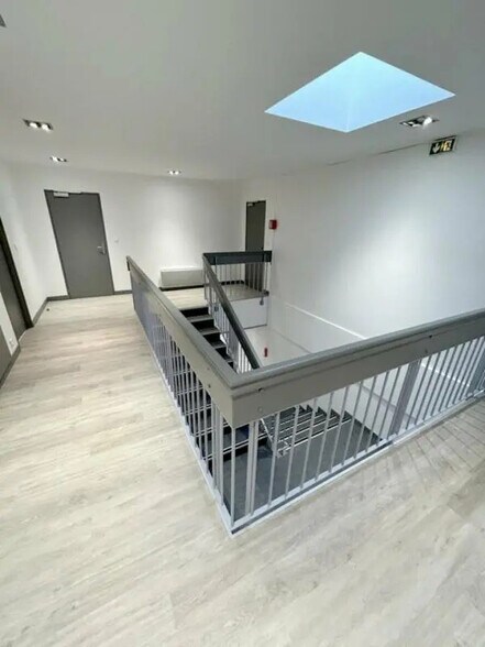 Bureau dans Vandoeuvre-les-Nancy à louer - Photo de l’immeuble – Image 2 sur 4