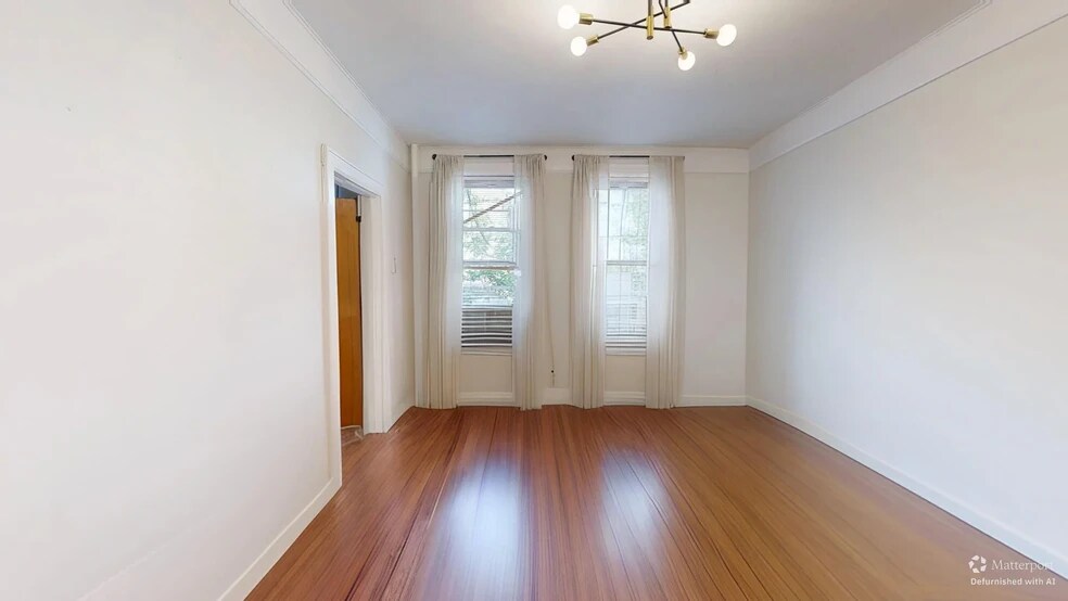 31-40 35th St, Astoria, NY à vendre - Numérisation 3D Matterport – Image 3 sur 20