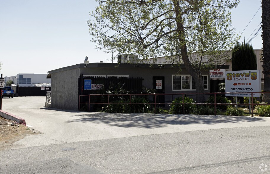 9529 8th St, Rancho Cucamonga, CA à louer - Photo de l’immeuble – Image 3 sur 3