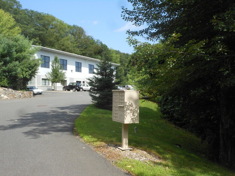 106 Willenbrock Rd, Oxford, CT à vendre - Photo de l’immeuble – Image 2 sur 3