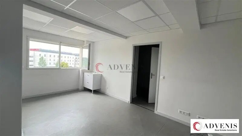 Bureau dans Lormont à vendre - Photo de l’immeuble – Image 2 sur 7