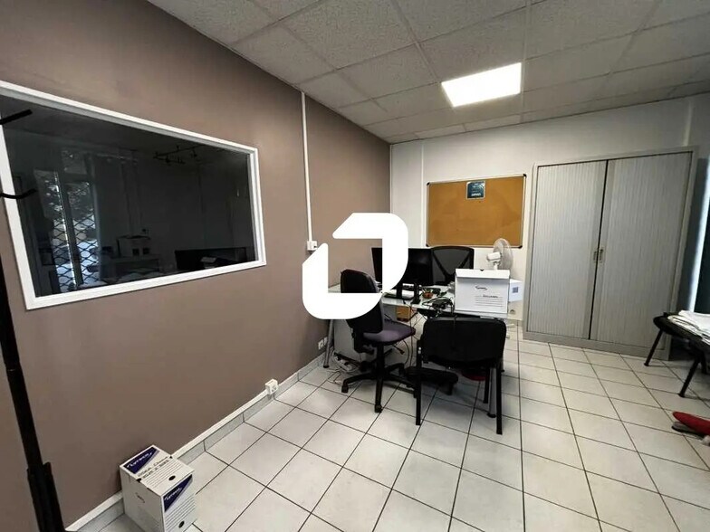 Bureau dans Ris-Orangis à vendre - Photo de l’immeuble – Image 2 sur 8