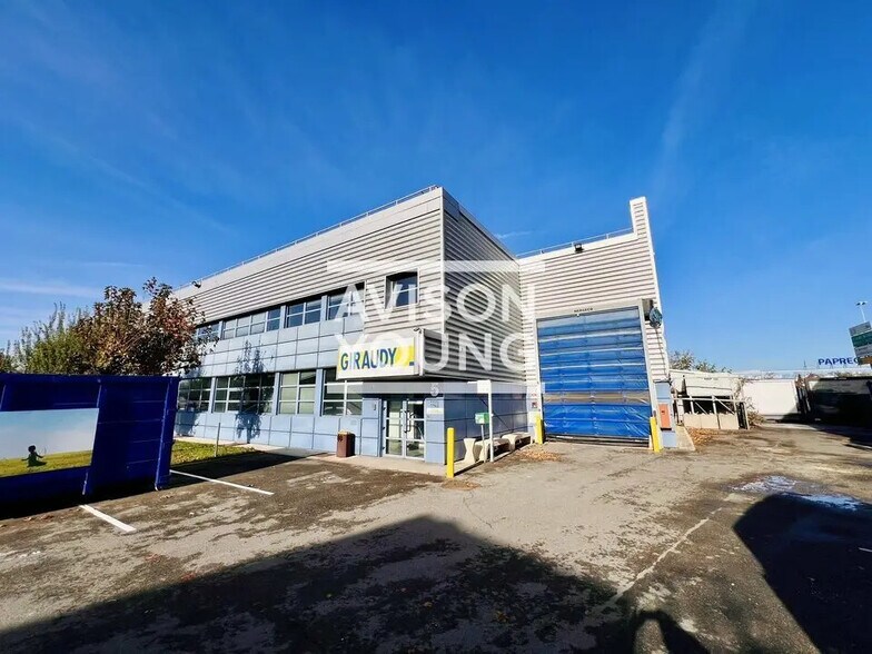 Local d’activités dans La Courneuve à louer - Photo de l’immeuble – Image 2 sur 8