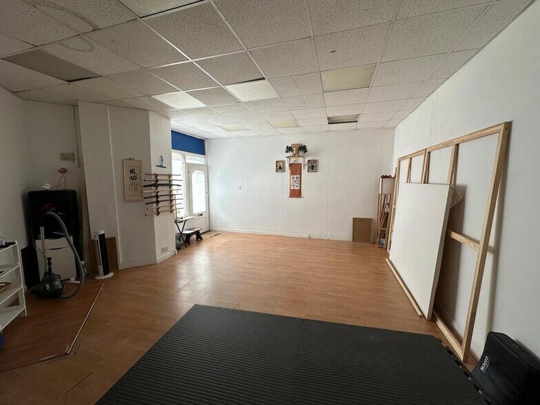 1-40 Village Sq, Brighton à louer - Photo de l’immeuble – Image 2 sur 9