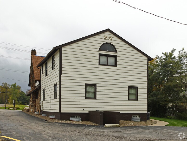 8430 Mayfield Rd, Chesterland, OH à louer - Photo de l’immeuble – Image 2 sur 6