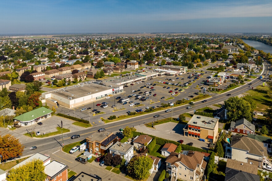 515 Boul Lacombe, Repentigny, QC à louer - Aérien – Image 2 sur 8
