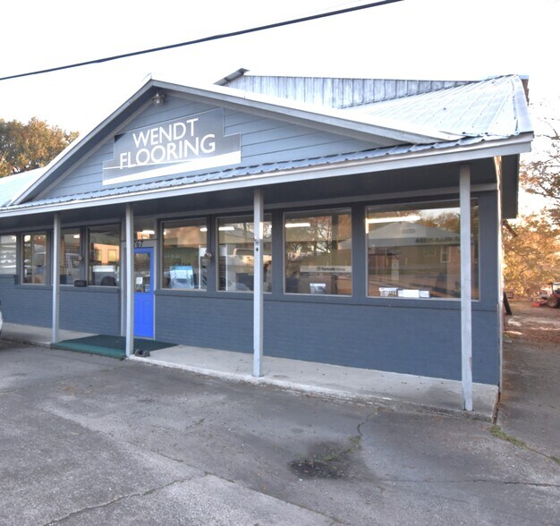 767 W Main St, Bellville, TX à vendre - Photo de l’immeuble – Image 2 sur 8