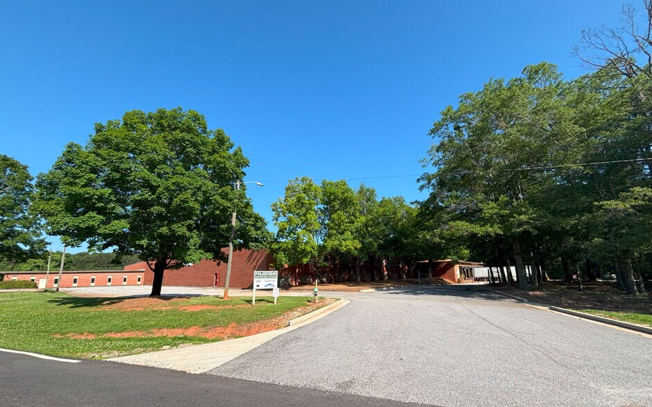 200 Cherry Hill Rd, Monroe, GA à louer - Photo de l’immeuble – Image 2 sur 8