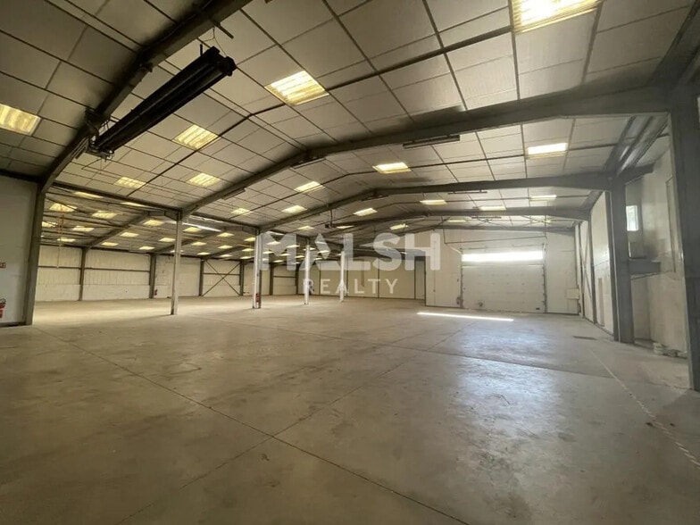 Bureau dans CIVRIEUX-D'AZERGUES à louer - Photo de l’immeuble – Image 3 sur 13