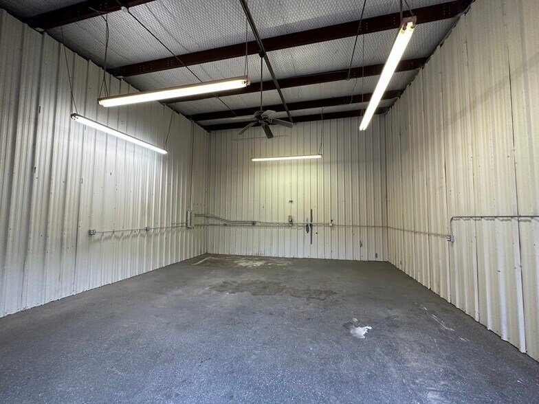 120 N Dooley St, Grapevine, TX à louer - Photo de l’immeuble – Image 3 sur 5