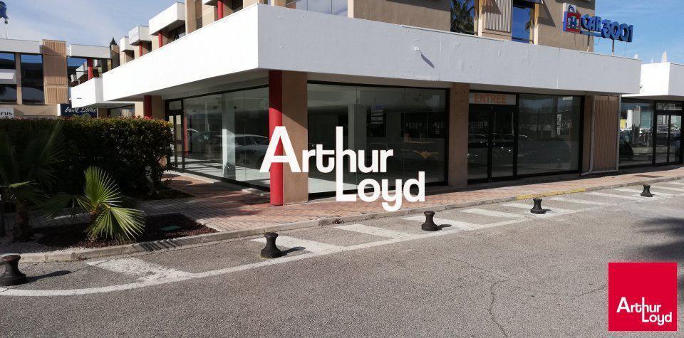 Local commercial dans Saint-Laurent-du-Var à louer - Photo de l’immeuble – Image 2 sur 7