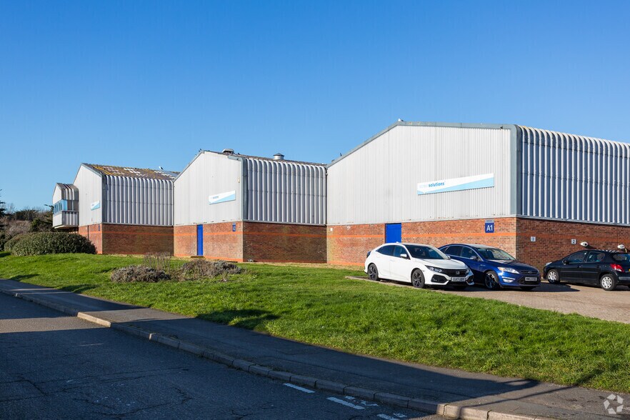 Newton Rd, Peacehaven à louer - Photo de l’immeuble – Image 3 sur 5