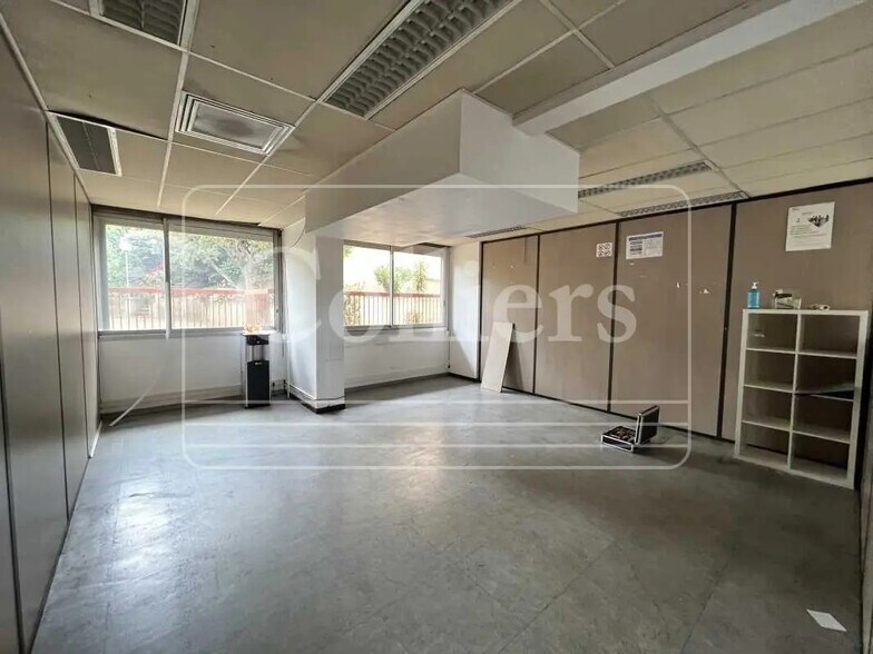 Bureau dans Marseille à louer - Photo de l’immeuble – Image 2 sur 10